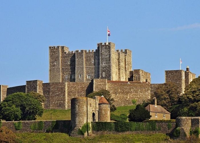 London to Dover Cruise Port Private Transfer via Dover Castle