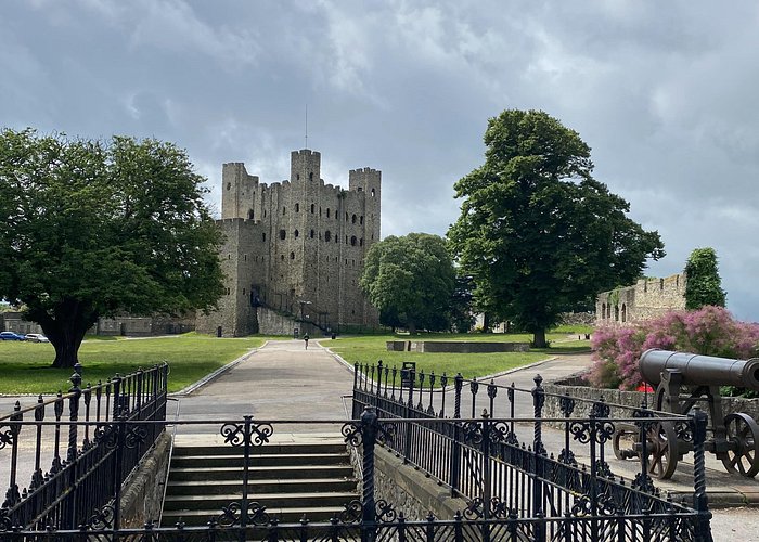 Private Kent Castles & White Cliffs of Dover Day Tour from London